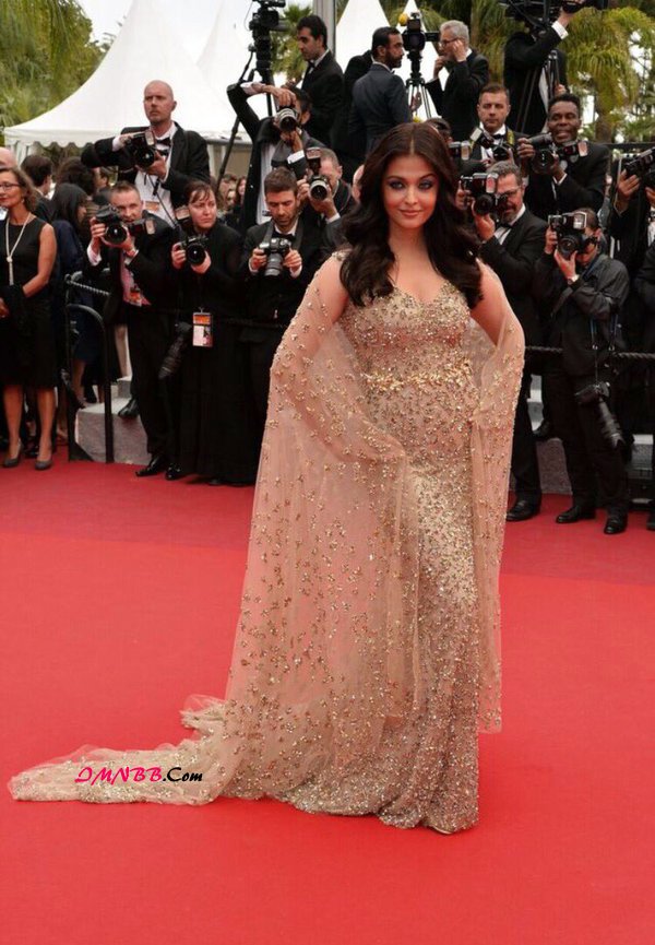 Aishwarya Rai Bachchan Looks Stunning in A Golden Ali Younes Couture Gown @ Cannes Film Festival 2016.