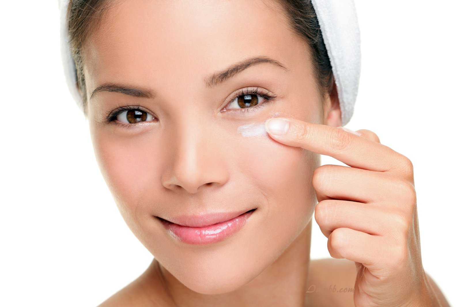 Removing Under Eye Patches With Coconut Oil
