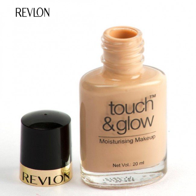  Revlon Touch & Glow Moisturizing Makeup Foundation (Natural Mist – 9)